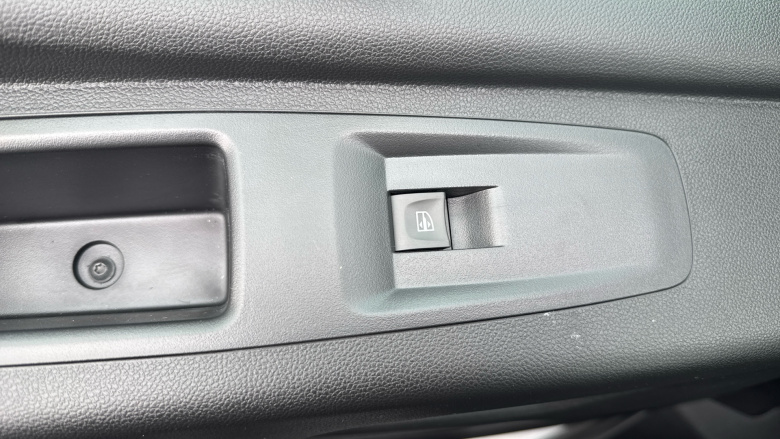 Renault Master Mwb Diesel Fwd MM35 Blue dCi 130 Advance Medium Roof Van